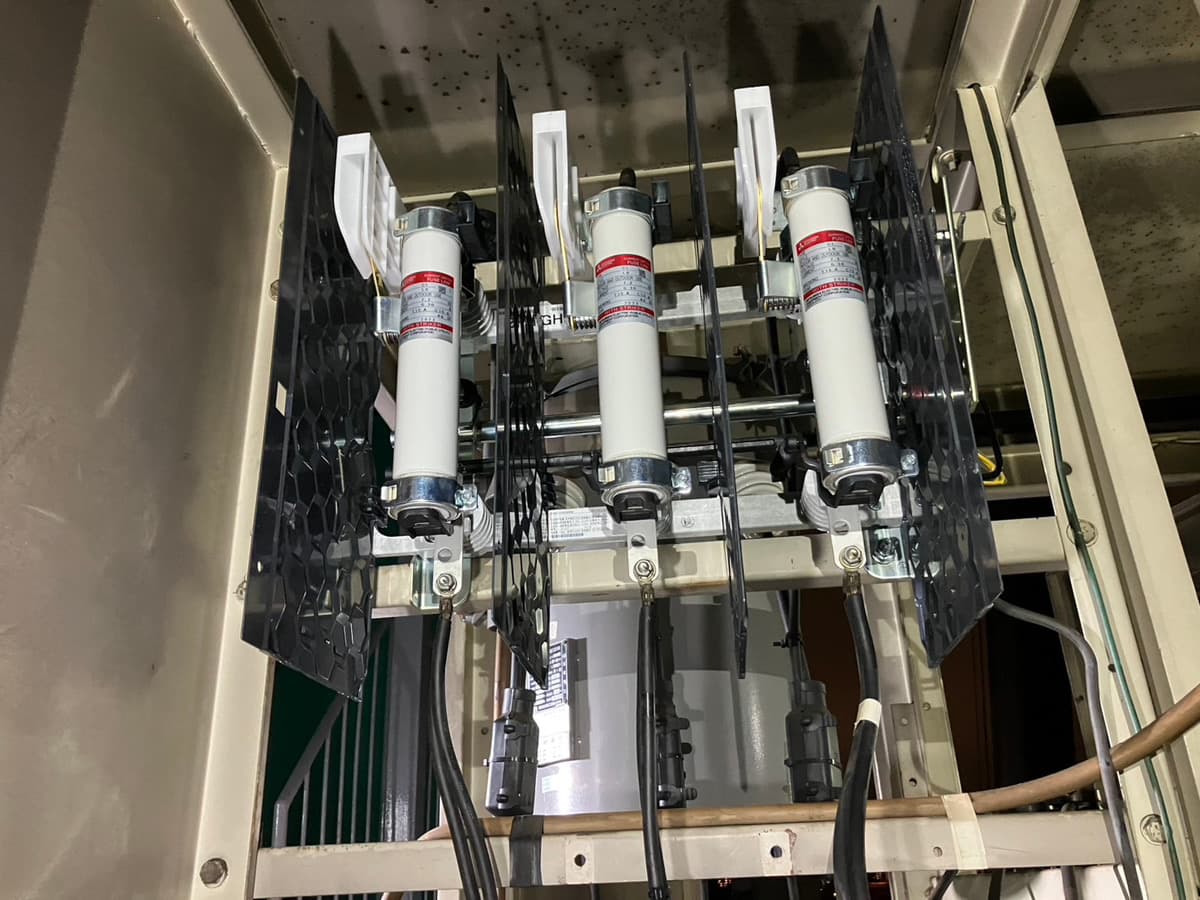 高圧電気受変電設備改修工事