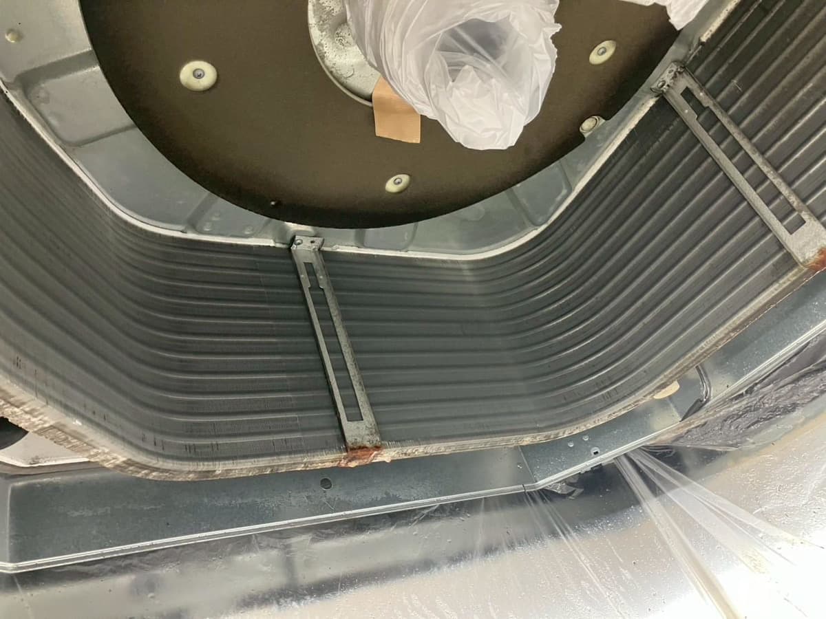 店舗内空調設備室内機分解洗浄作業