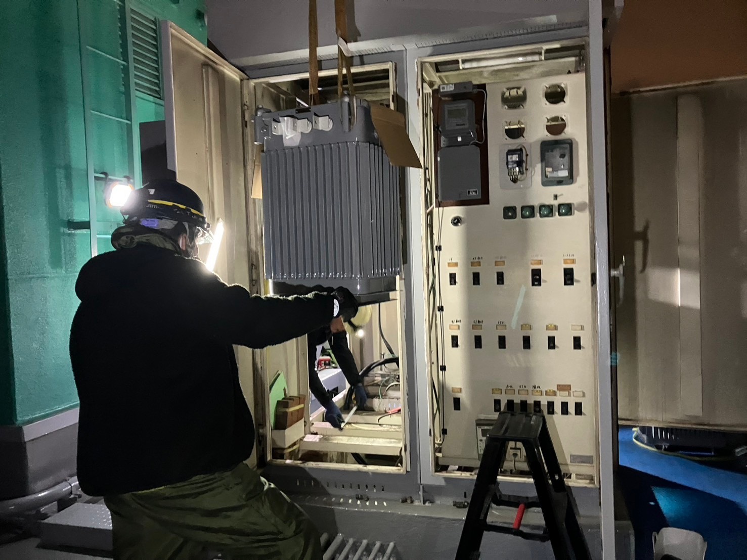 受電設備改修工事 既存機器更新（トランス）