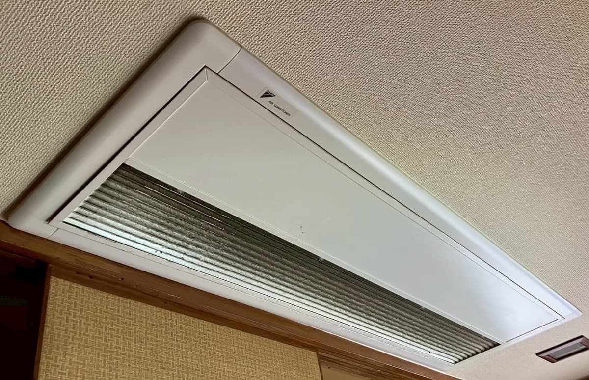 某飲食店様空調設備洗浄清掃・店内美装工事